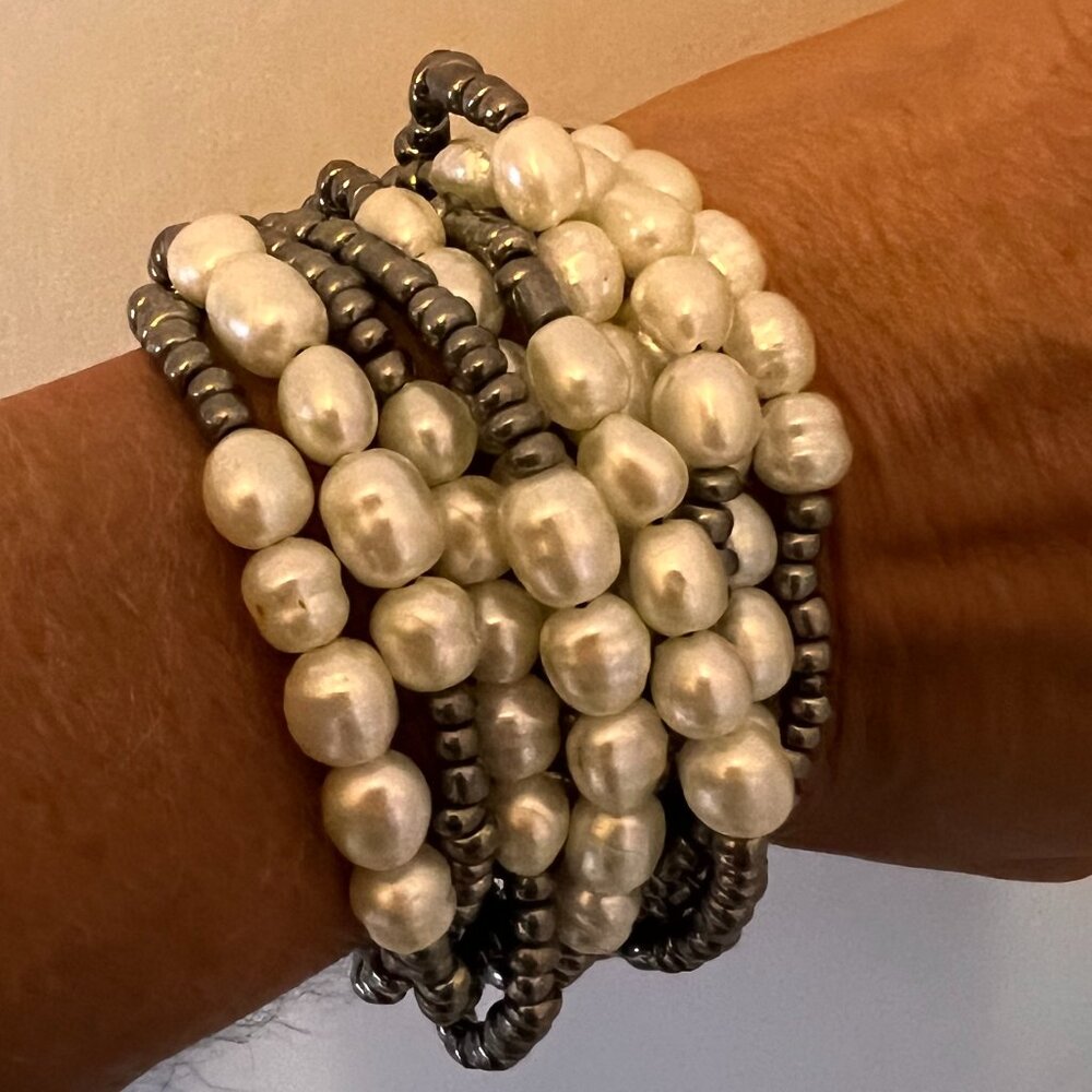 Handcrafted / Artisan Mother of Pearl & Silver Beaded Stretch Bracelet